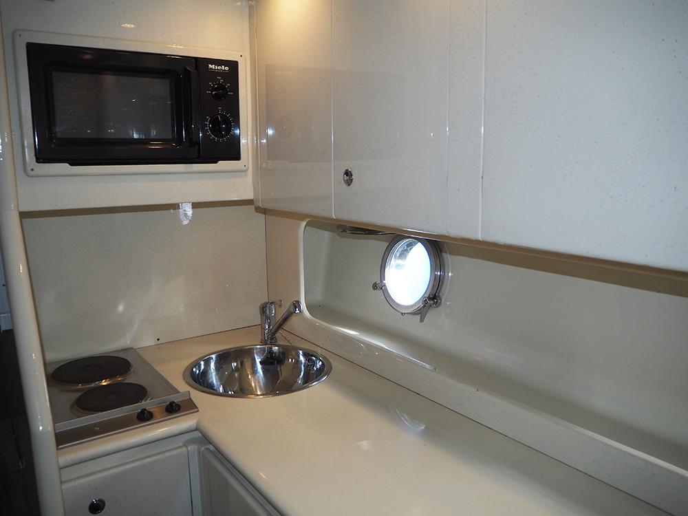 Saloon, Accommodation